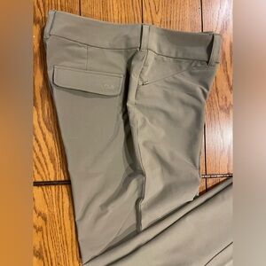 LOLE Women’s pant, size 8, green/tan color, stretch, belt loops